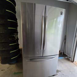 Samsung Stainless Steel French Door Refrigerator with Icemaker