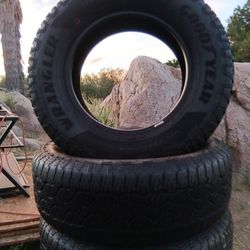 275/65/18 Goodyear Wrangler Tires All 4 $160