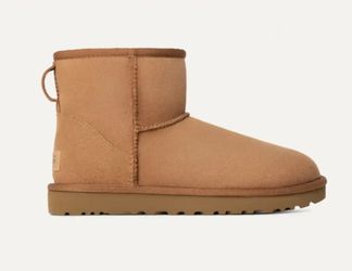 Women’s Ugg Classic Mini II Size 8