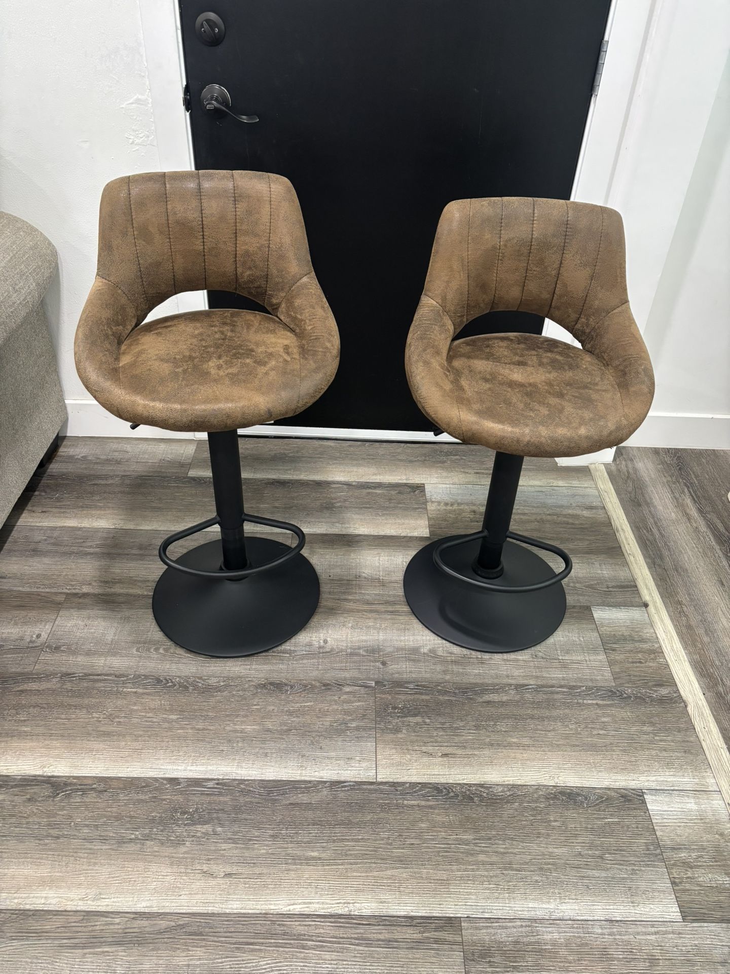 2 Stools