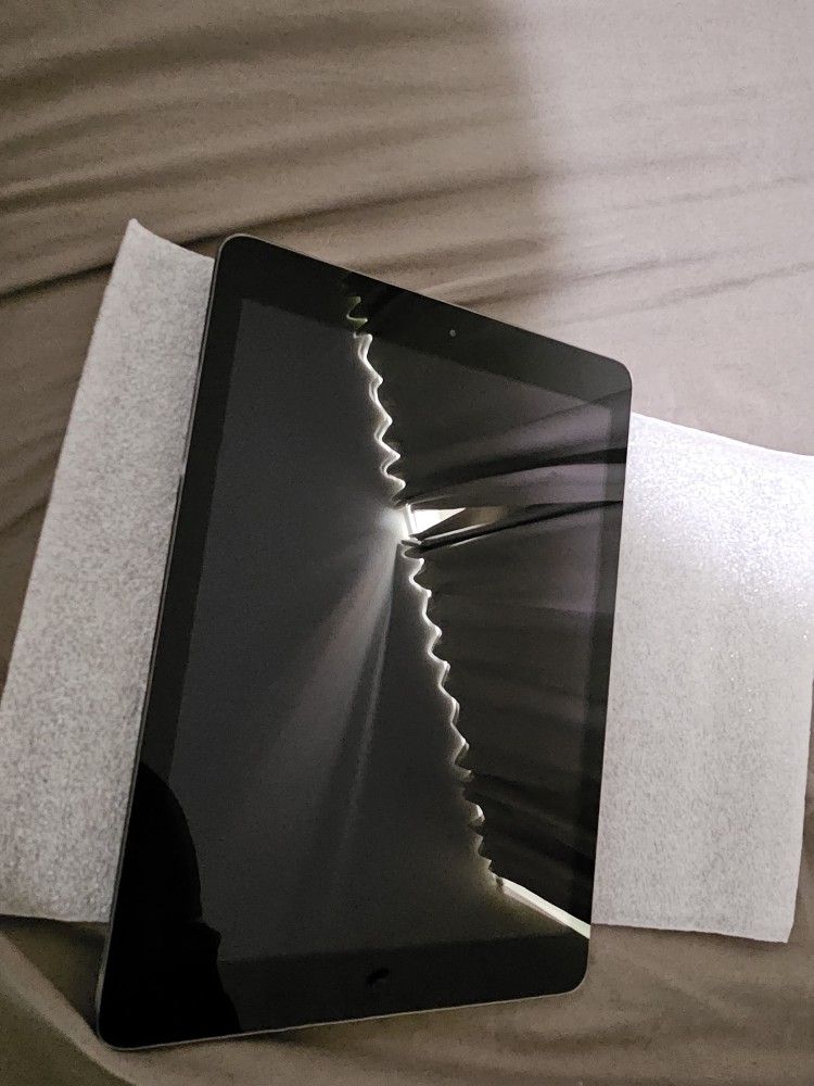 Apple iPad Air 9.7" (1st Gen)