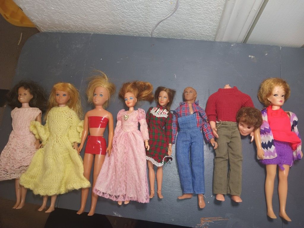 Lot Of (8) Vintage Barbie Dolls