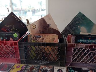 Over a thousand R&B soul jazz old school vinyls