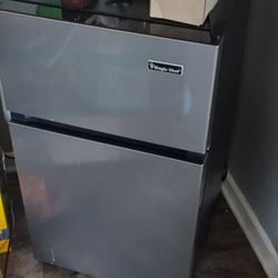 New Mini fridge 