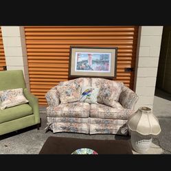 Living Room Set $109 🍀🚚🎁🎈🚚 Delivery Available, Loveseat, Couch. Lamp, Picture.