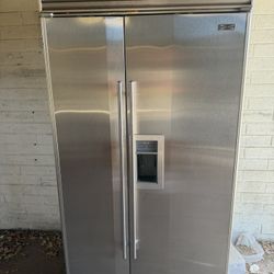 NICE CONDITION  42 INCH STAINLESS SUB ZERO REFRIGERATOR FREEZER W ICE