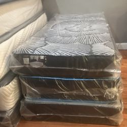 MATTRESS SALE.BRAND NEW TWIN SIZE MATTRESS. $100 FULL SIZE MATTRESS $179. QUEEN SIZE MATTRESS $199. KING SIZE MATTRESS $349 LOCATION. 303 POCASSET AVE