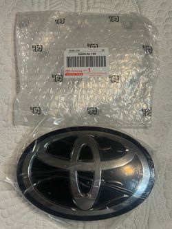 Toyota OEM Emblem 92806-No 190 (New)