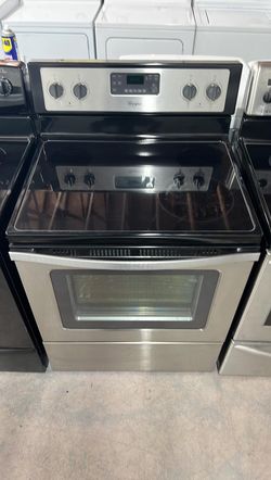 Whirlpool Electric Range – Stainless, Smooth Top