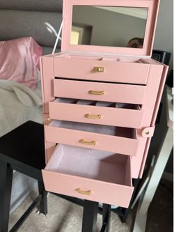 Beautiful new pink jewelry rotating box