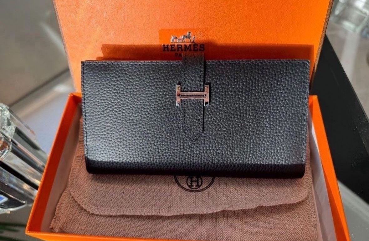 Ladies leather wallet