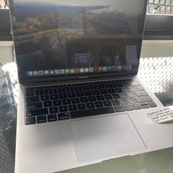 2019 MacBook Air 13.3” i5 128GB 8GB Retina Display