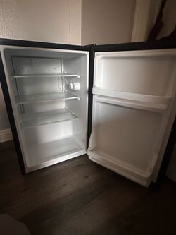 Mini refrigerator