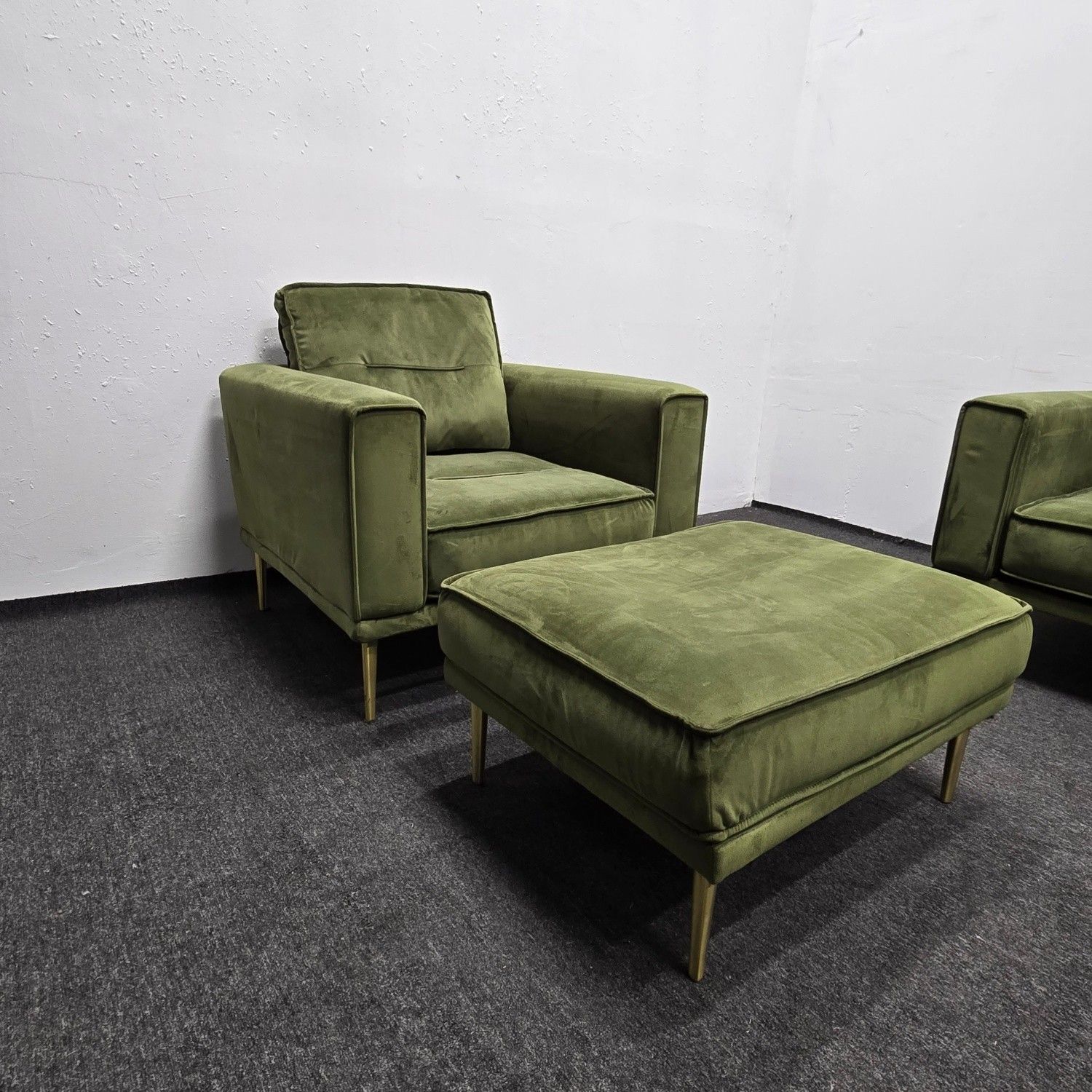 Can Deliver! Green Ashley's Furniture Sofa Couch and Chair Set With Ottoman