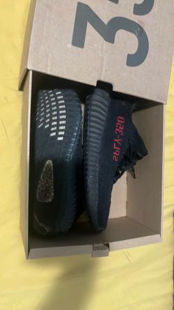 Yeezy 350 v2 Bred