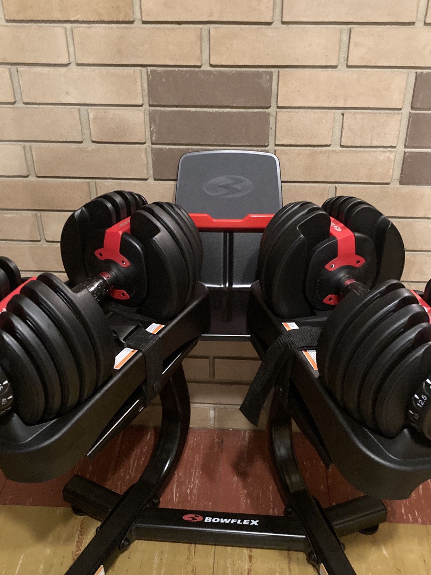 New BowFlex SelectTech Dumbbells 552 with Media Stand