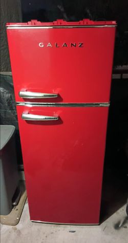 Galanz Retro top-freezer refrigerator