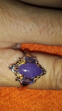 PURPLE JADE AND AMETHYST RING SET IN STERLING SILVER WITH GOLD ACCENTS. SIZE 8