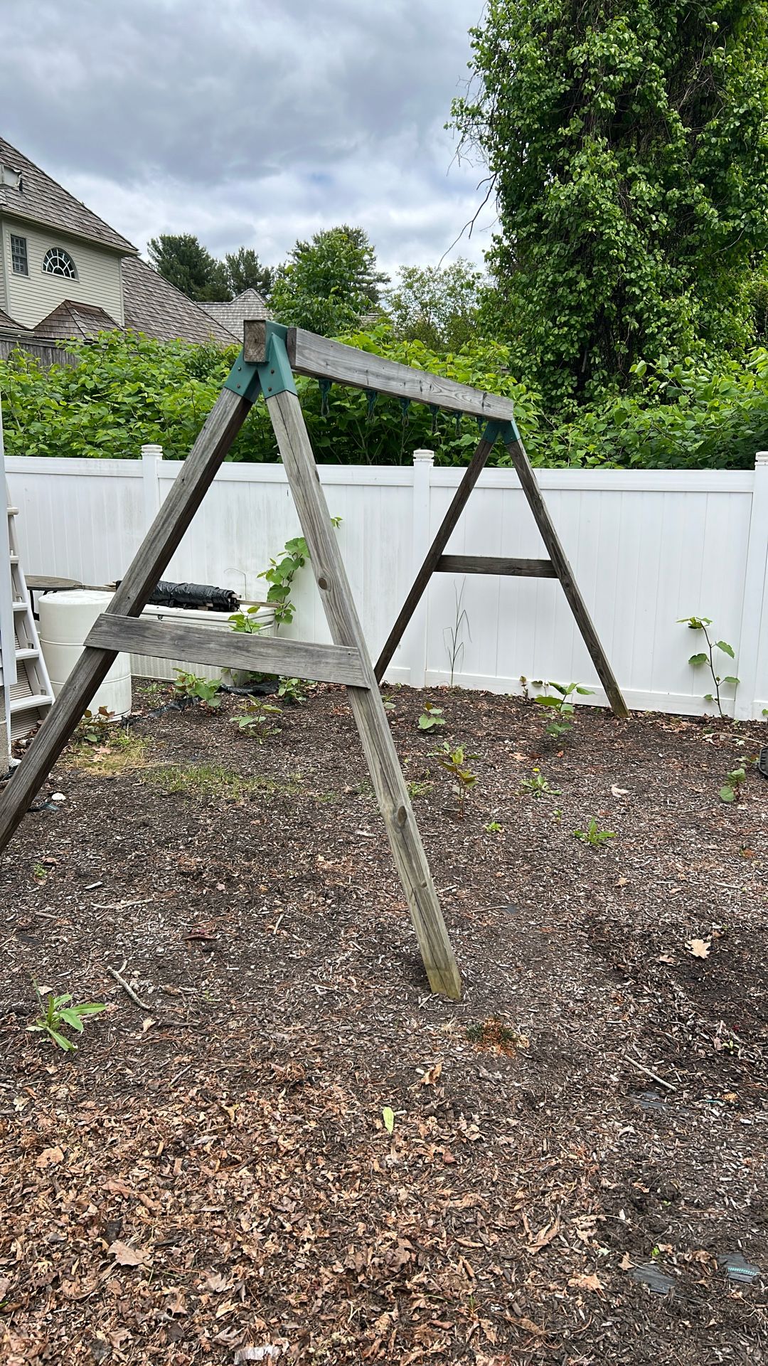 Free swingset even has a bucket swing for a little kids in great shape
