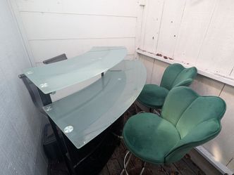 HOME BAR WITH STOOLS