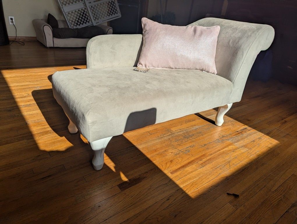 Kids  Couch Excellent  Condition  Paid 200