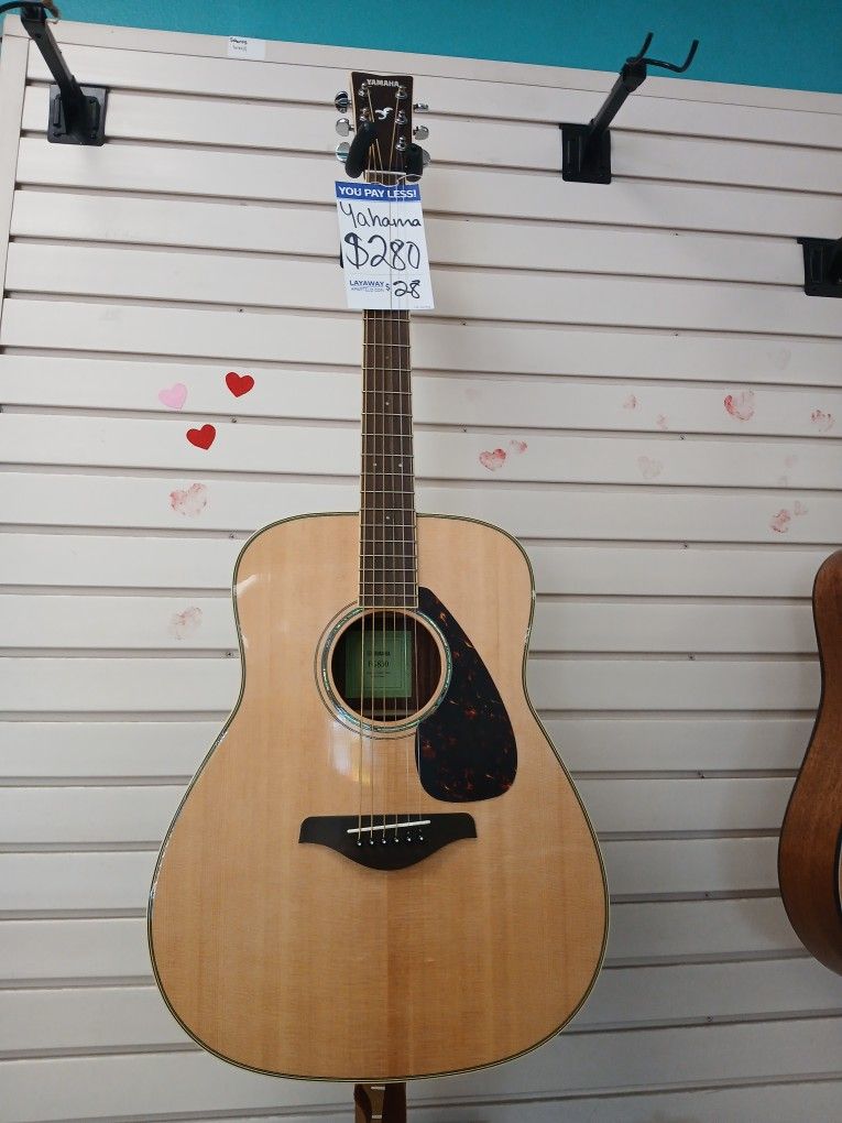 Yahama Acustic Guitar