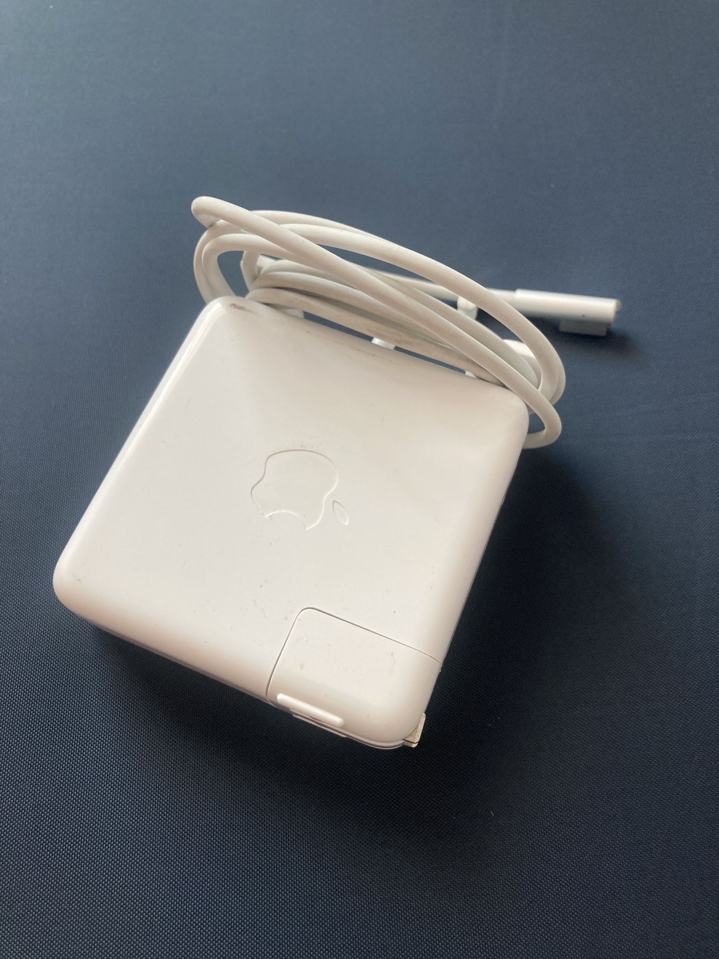 Apple MagSafe Power Adapter for MacBook 