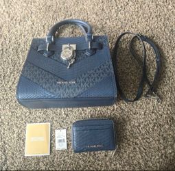 NEW**** MICHAEL KORS HANDBAG WITH WALLET