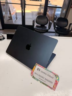 Apple MacBook Air 13-inch M2 (8GB Memory - 256GB SSD) | $5 Down | Payment plan available