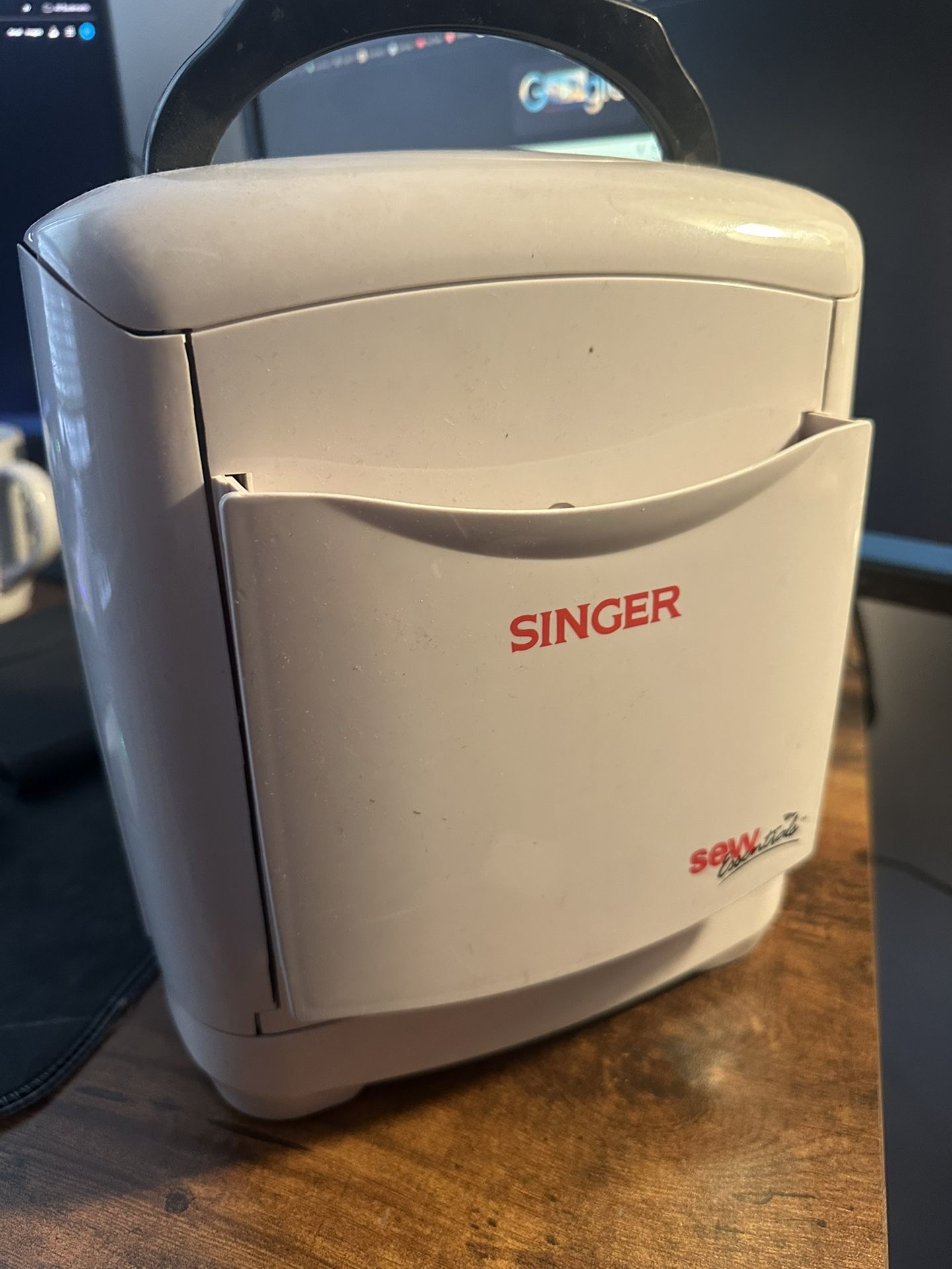 SINGER Sew Essentials Portable Seaing Box Organizer with Thread & Accessories