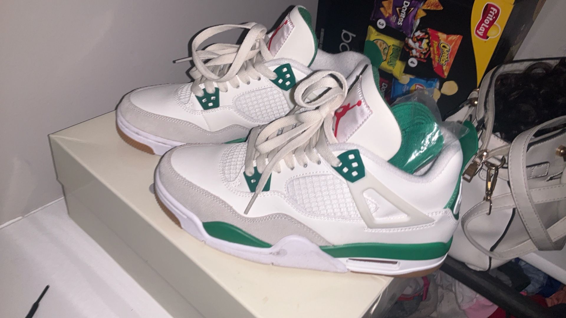 Retro Jordan Pine Green 4s Size8 Women’s