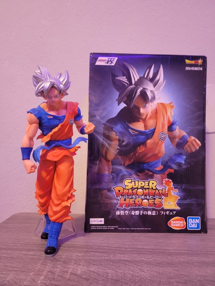 Dragon Ball UI Goku Statue