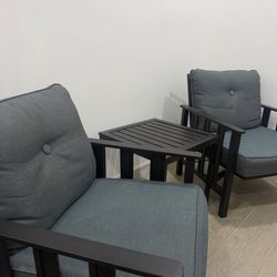 Juego de 2 Sillones con Mesa