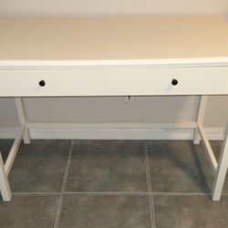 White Desk 