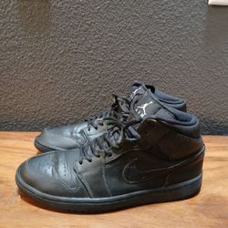 Nike Air Jordan Retro 1 Mid Basketball Shoes Triple Black Mens
