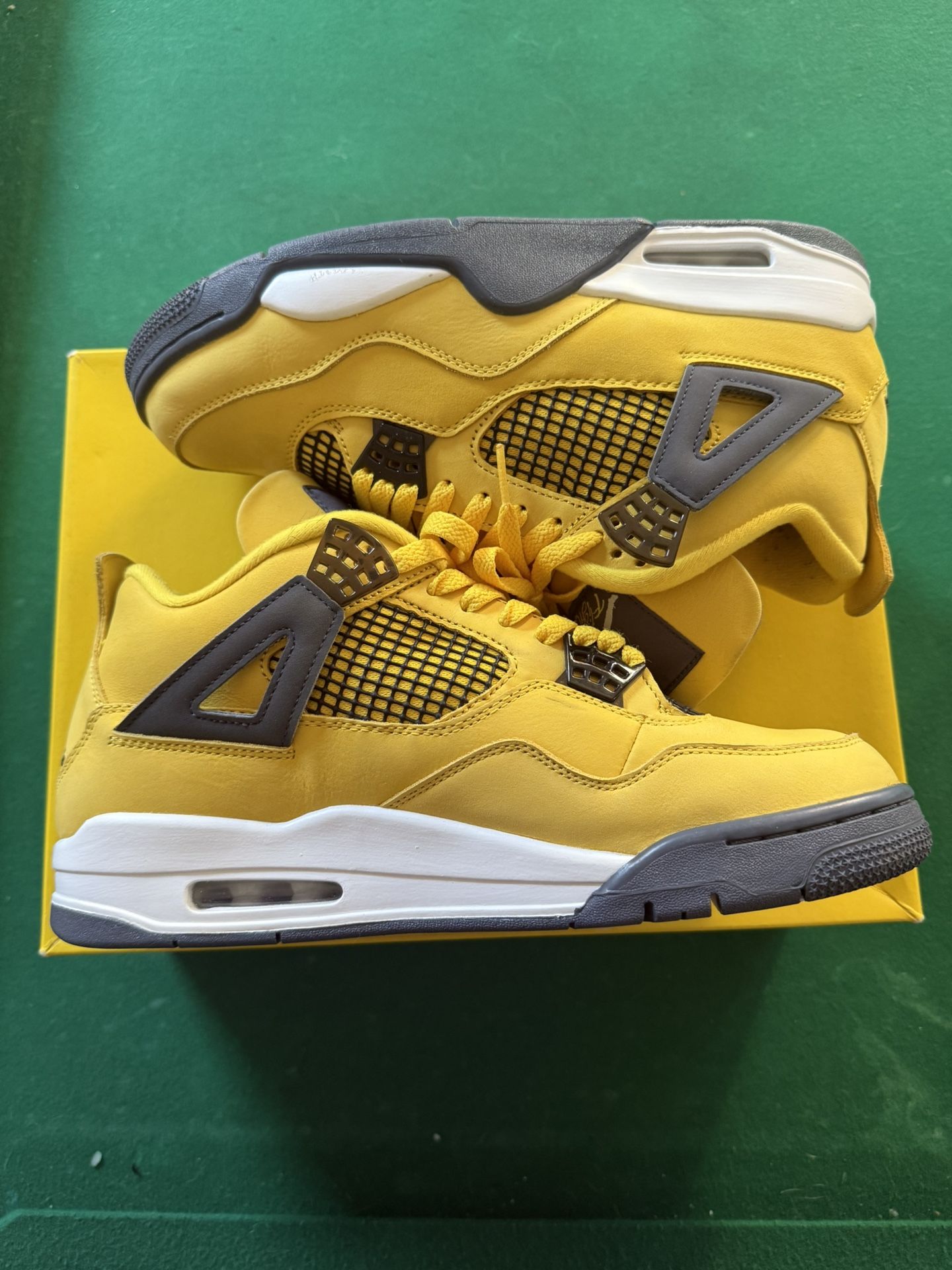 Jordan 4 Retro Lightning (2021) Size 10
