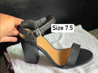 New women’s shoes size 7.5