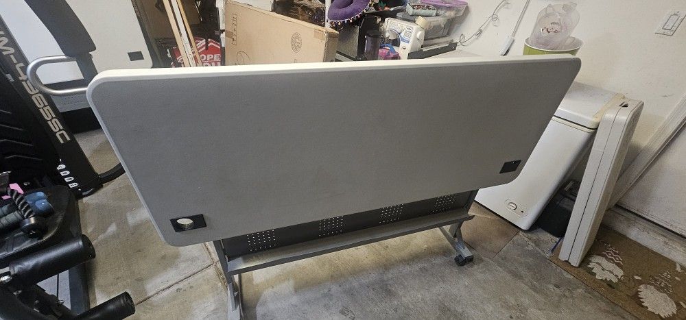 Foldable Computer Table