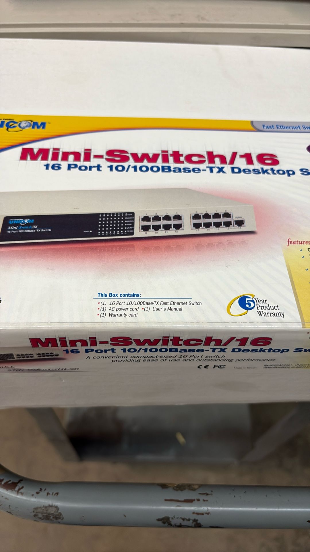 16 Port 10/100Base-TX Desktop Switch