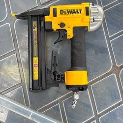 Dewalt 18ga Narrow Crown Stapler 