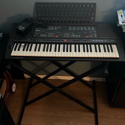 Yamaha PSR-500 Keyboard with stand