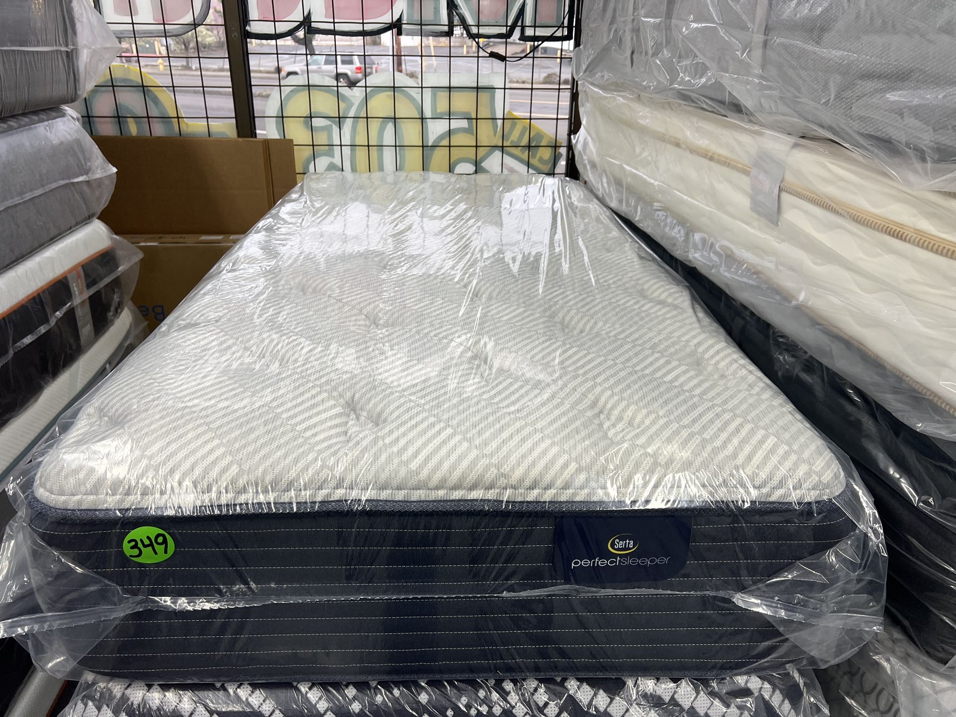 TWIN SIZE SERTA PERFECT SLEEPER MATTRESS & BOX SPRING BED SET