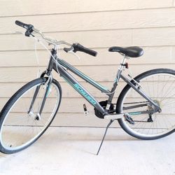 Schwinn Pathway - 28"/700c Aluminum Hybrid bike 