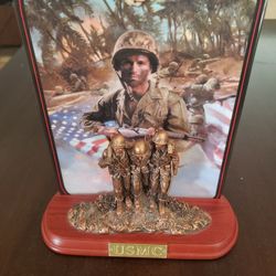 Bradford Exchange USMC Plate and Statue