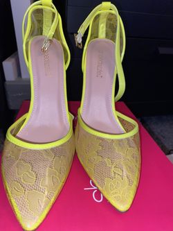 Shoedazzle Yellow Pumps