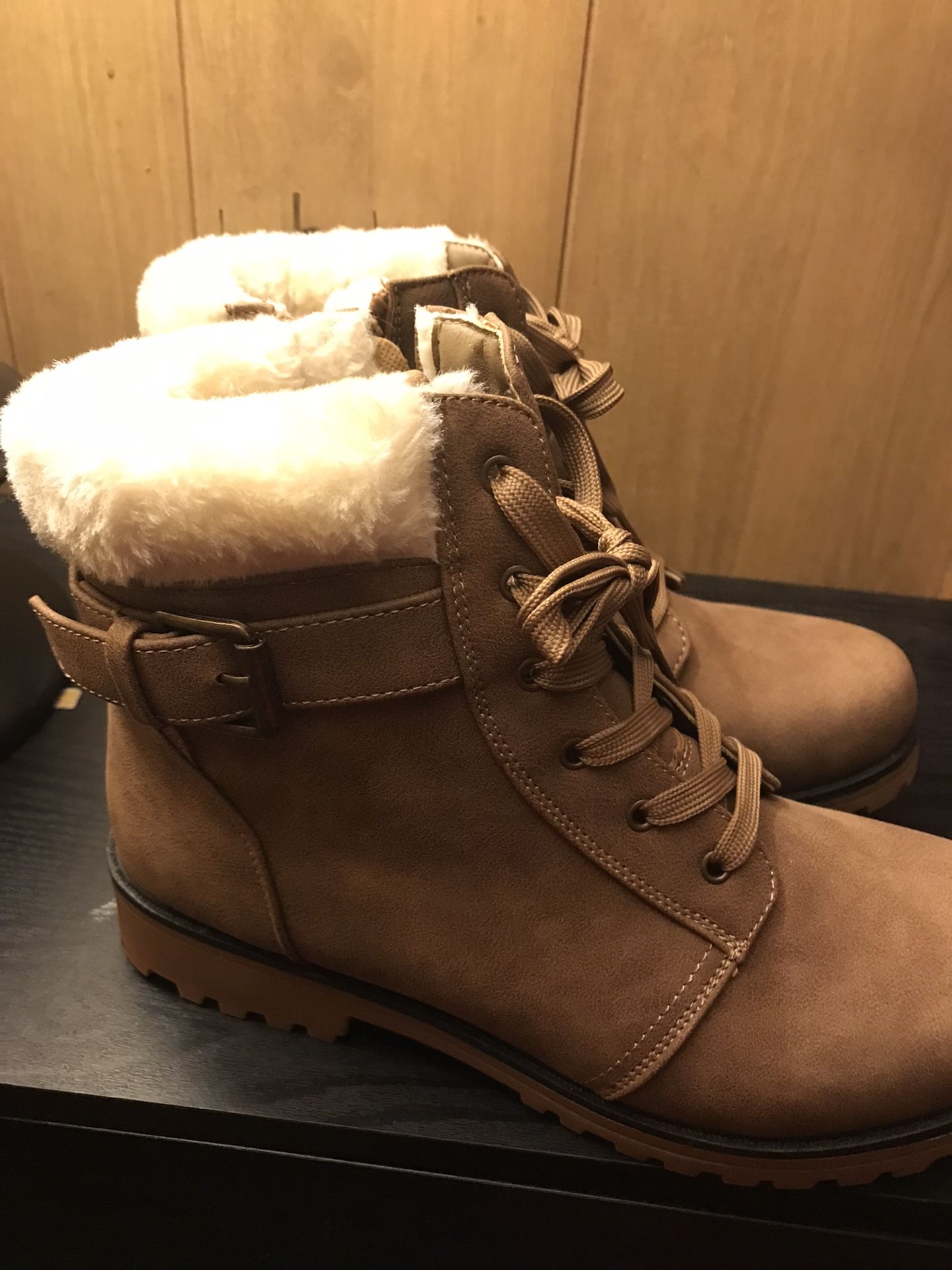 Woman’s Apres Boots, Brown, Size 11
