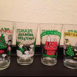 Vintage Peanuts 2011 Holiday Glass Tumblers Christmas Charlie Brown