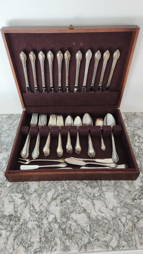 63 Piece Silverware Set Remembrance By 1847 Rogers Bros International Silver, Silverware Set