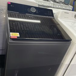 LG washer 5.2 cu ft in color black