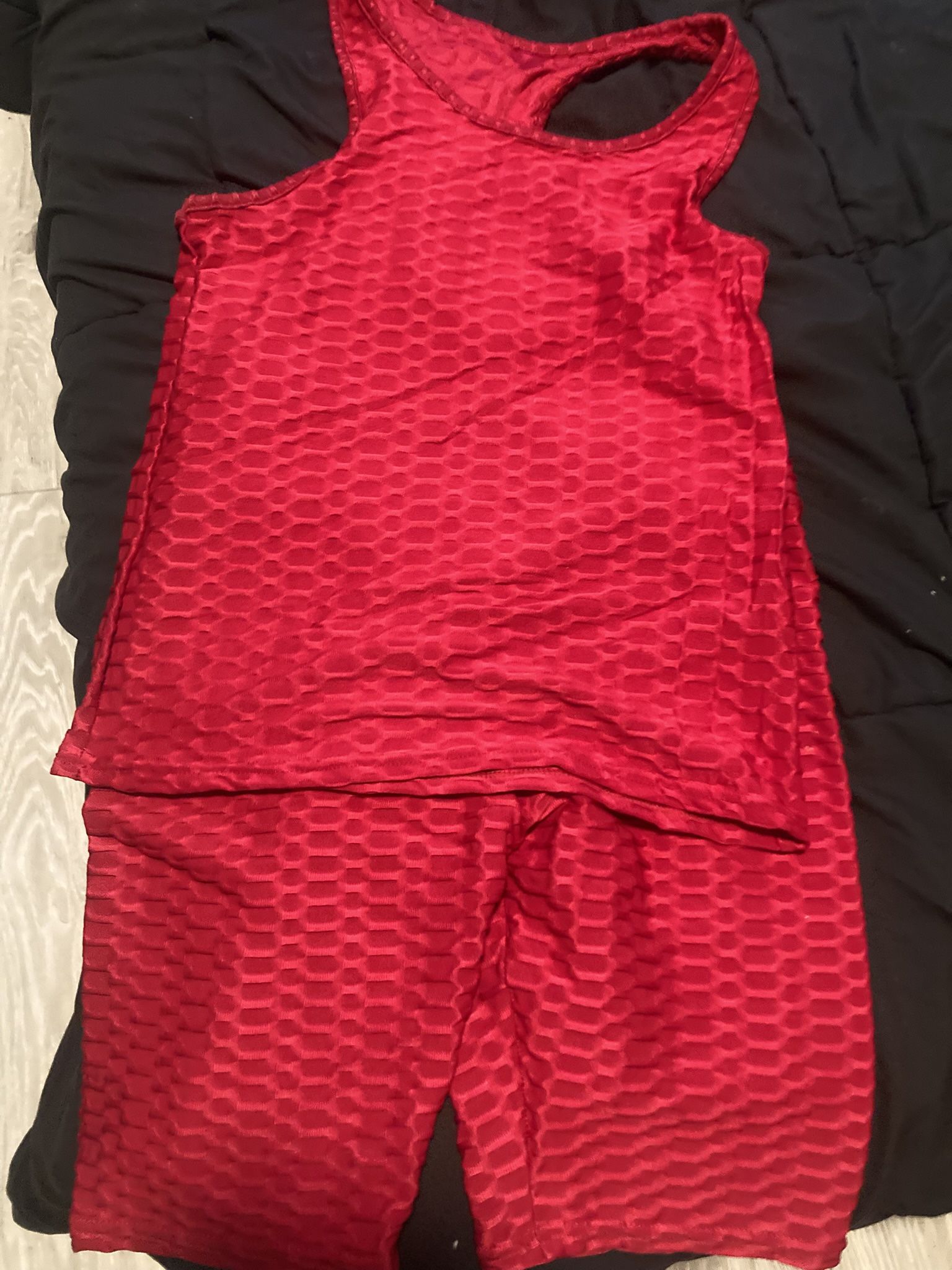 Woman’s Activewear Size Medium Red 